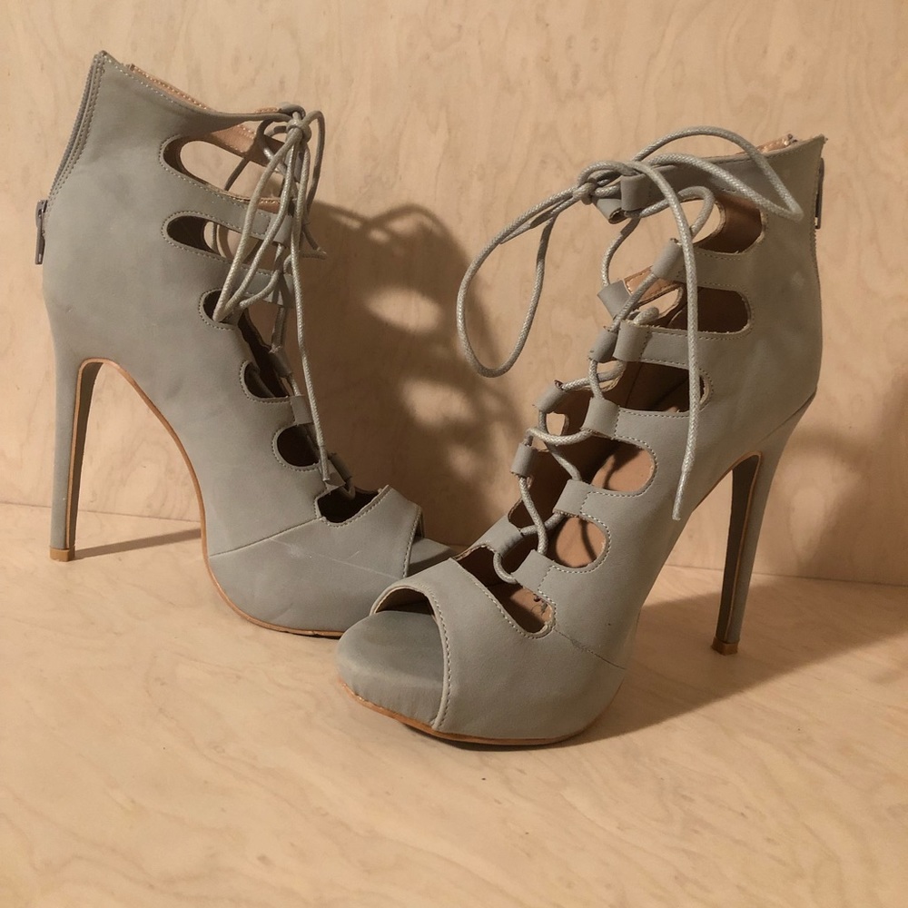Blueish Gray Heel